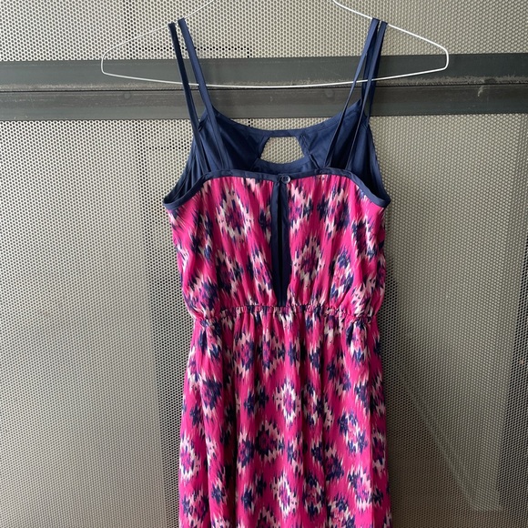 Bright pink pattern dress - Picture 2 of 3